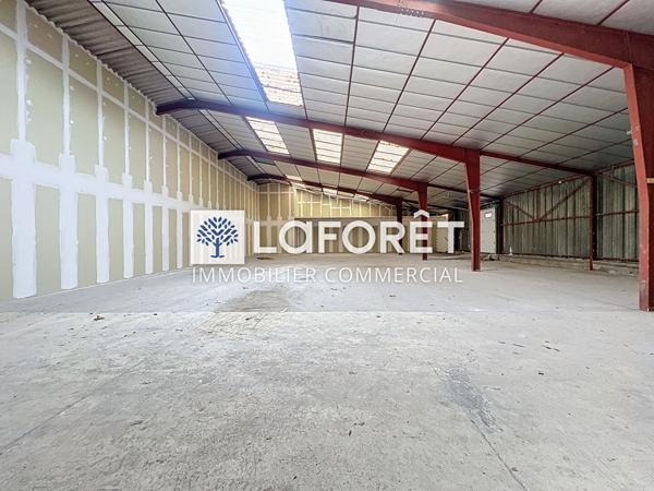 Location local commercial Bressuire - 396 m² - 1 320 €/mois