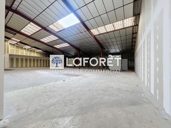 Location local commercial Bressuire - 396 m² - 1 320 €/mois