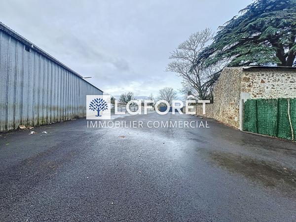 Location local commercial Bressuire - 396 m² - 1 320 €/mois