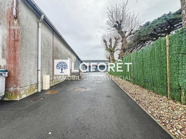 Location local commercial Bressuire - 396 m² - 1 320 €/mois