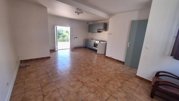 Maison de village 2 chambres avec terrasse et 2 garages