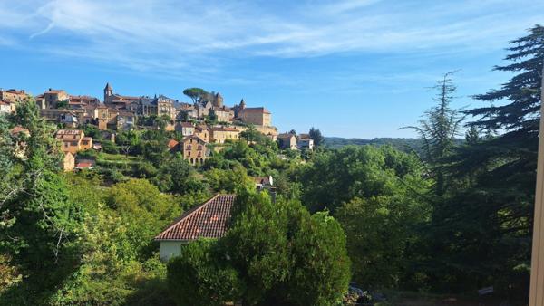 Maison de village 2 chambres avec terrasse et 2 garages