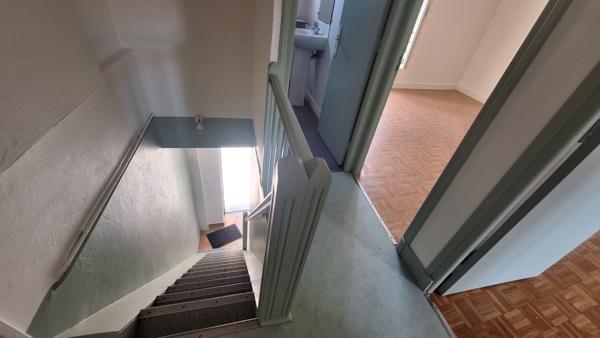 Maison de village 2 chambres avec terrasse et 2 garages