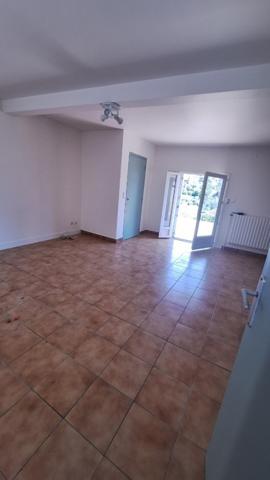 Maison de village 2 chambres avec terrasse et 2 garages