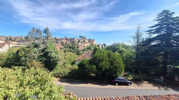 Maison de village 2 chambres avec terrasse et 2 garages