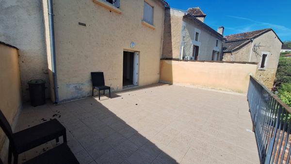 Maison de village 2 chambres avec terrasse et 2 garages