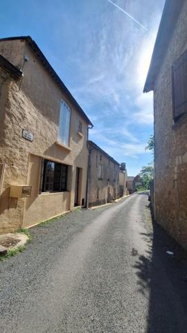 Maison de village 2 chambres avec terrasse et 2 garages