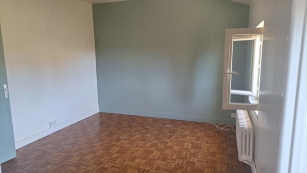 Maison de village 2 chambres avec terrasse et 2 garages