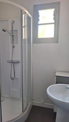 Maison de village 2 chambres avec terrasse et 2 garages