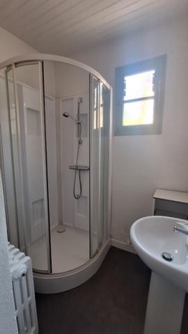 Maison de village 2 chambres avec terrasse et 2 garages