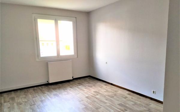 Appartement à louer    4 pièces • 98 m2 Saint-Juéry