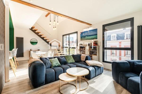 Un loft d’exception en dernier étage avec terrasse tropézienne au cœur de Saint-Étienne : volumes spectaculaires, lumière plein sud et prestations haut de gamme.