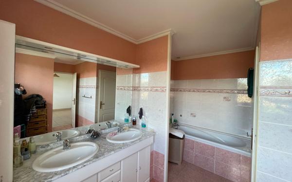 Maison à vendre    6 pièces •  Caissargues