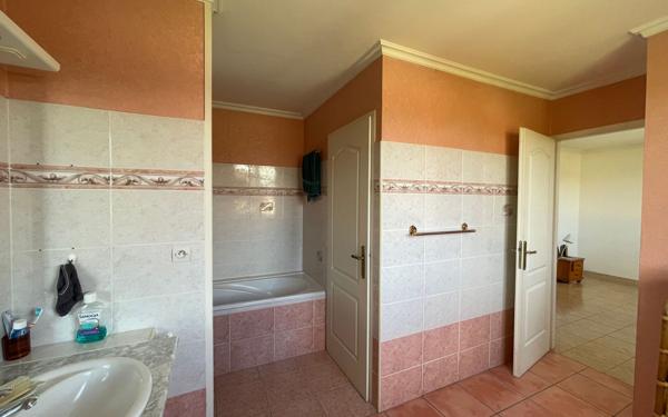Maison à vendre    6 pièces •  Caissargues