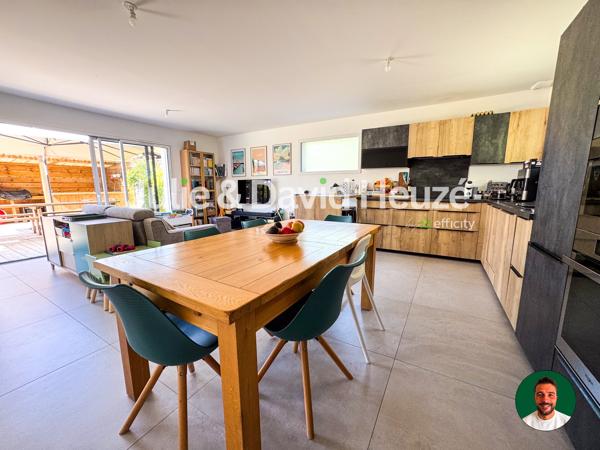 Maison
         4 pièces
        - 100 m² Exclusivité 499 000 € *