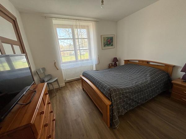 Maison familiale avec véranda et dépendance