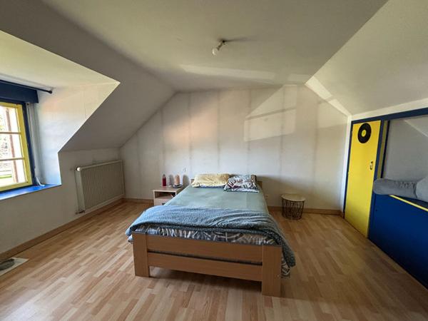 Maison familiale avec véranda et dépendance