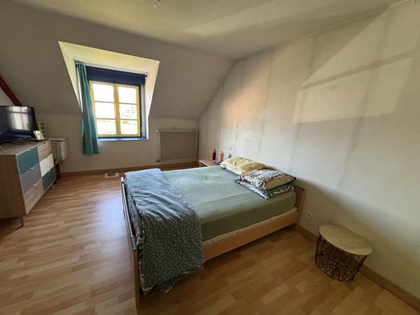 Maison familiale avec véranda et dépendance