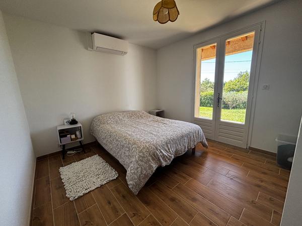 A VENDRE EXCLUSIVITE 84160 CUCURON MAISON PLAIN PIED TYPE 5 PIECES D'ENVIRON 121M² AVEC JARDIN, PISCINE, GARAGE ET CAVE.