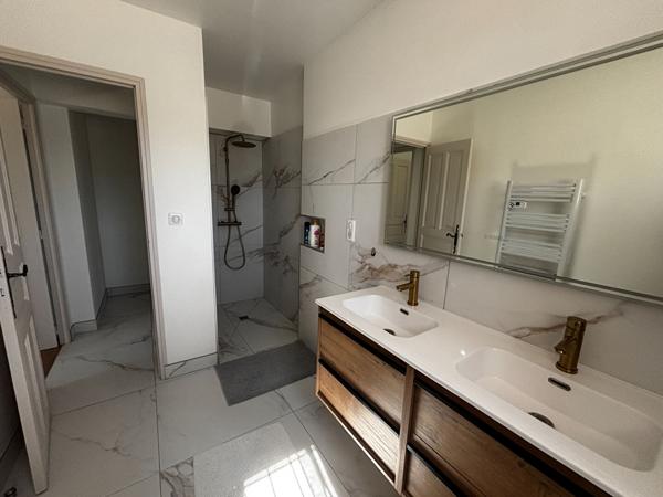 A VENDRE EXCLUSIVITE 84160 CUCURON MAISON PLAIN PIED TYPE 5 PIECES D'ENVIRON 121M² AVEC JARDIN, PISCINE, GARAGE ET CAVE.