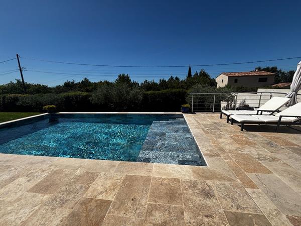 A VENDRE EXCLUSIVITE 84160 CUCURON MAISON PLAIN PIED TYPE 5 PIECES D'ENVIRON 121M² AVEC JARDIN, PISCINE, GARAGE ET CAVE.