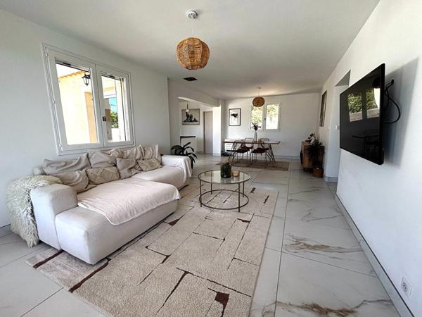 A VENDRE EXCLUSIVITE 84160 CUCURON MAISON PLAIN PIED TYPE 5 PIECES D'ENVIRON 121M² AVEC JARDIN, PISCINE, GARAGE ET CAVE.