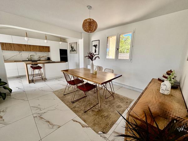 A VENDRE EXCLUSIVITE 84160 CUCURON MAISON PLAIN PIED TYPE 5 PIECES D'ENVIRON 121M² AVEC JARDIN, PISCINE, GARAGE ET CAVE.