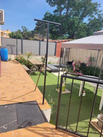 Situé dans un secteur recherché à proximité immédiate des écoles et axes principaux
Vous recherchez une maison familiale avec de beaux volumes sur le secteur de Miramas ?
Venez découvrir cette agréable maison de 110 m², située à proximité de toutes les commodités, idéale pour accueillir votre famille dans un environnement pratique et agréable au quotidien.

Vous apprécierez :
✨ Ses 4 chambres confortables
✨ Sa lumineuse pièce de vie
✨ Sa véranda offrant un espace supplémentaire toute l’année
✨ Son garage pratique pour le stationnement ou le rangement
✨ Son jardin agréable pour profiter des beaux jours

Vous serez séduits par son potentiel, ses volumes et sa situation idéale proche des écoles, commerces et axes principaux.

📞 Contactez-nous pour organiser une visite et découvrir tout le potentiel de cette maison.