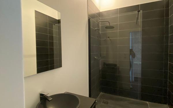 Appartement à vendre    2 pièces • 76 m2 Bourg-en-Bresse