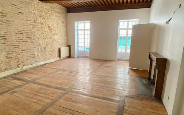 Appartement à vendre    2 pièces • 76 m2 Bourg-en-Bresse