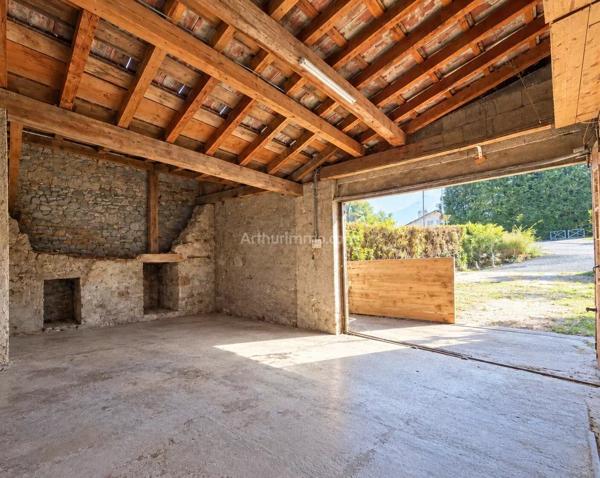 Vente                                                      Maison de village
                        
                     4 pièces                      86 m2                     à Le Bourget-du-Lac