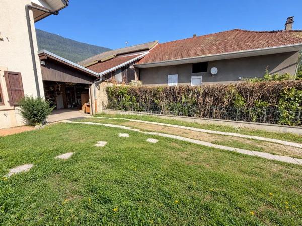 Vente                                                      Maison de village
                        
                     4 pièces                      86 m2                     à Le Bourget-du-Lac