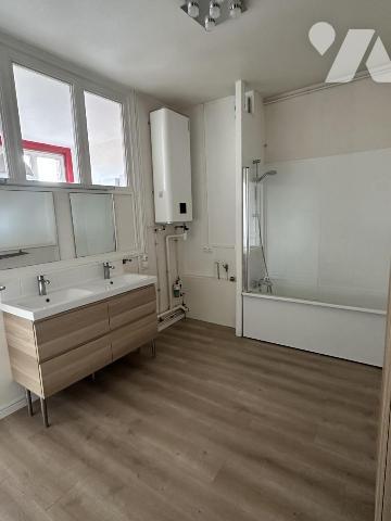 LILLE VIEUX LILLE - T3  84.50 M²