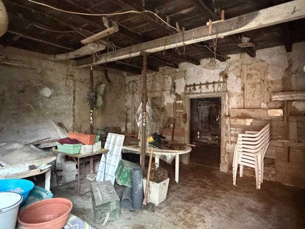 MAISON D'HABITATION + SECONDE BATISSE À RENOVER