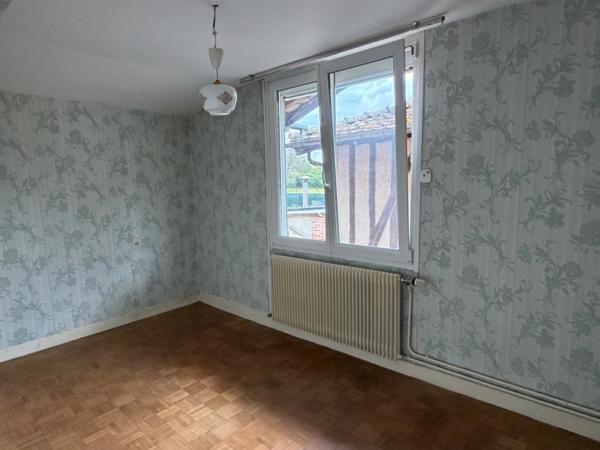 MAISON D'HABITATION + SECONDE BATISSE À RENOVER