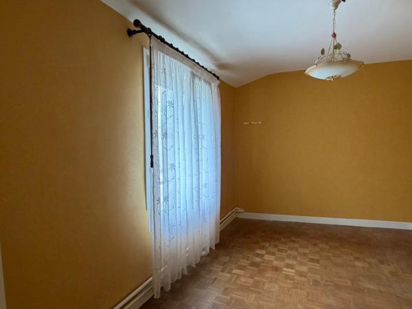 MAISON D'HABITATION + SECONDE BATISSE À RENOVER