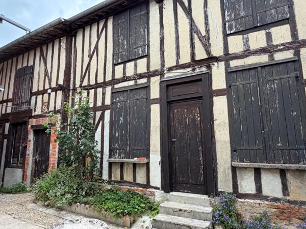 MAISON D'HABITATION + SECONDE BATISSE À RENOVER