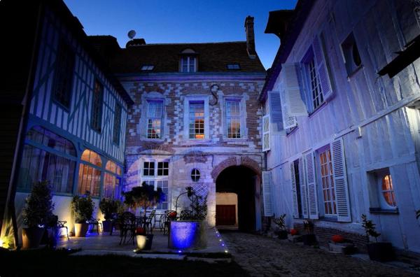 MAGNIFIQUE BATIEMENT DU 18EME SIECLE