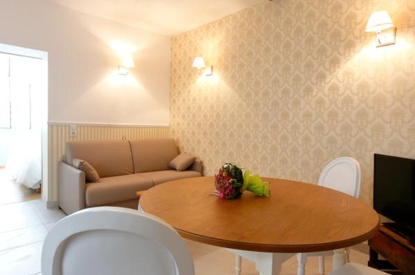 MAGNIFIQUE BATIEMENT DU 18EME SIECLE