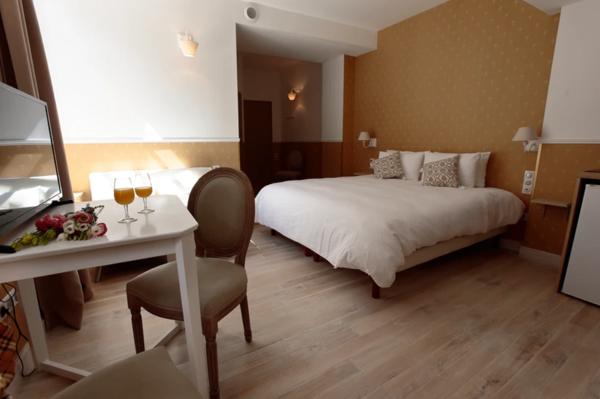 MAGNIFIQUE BATIEMENT DU 18EME SIECLE