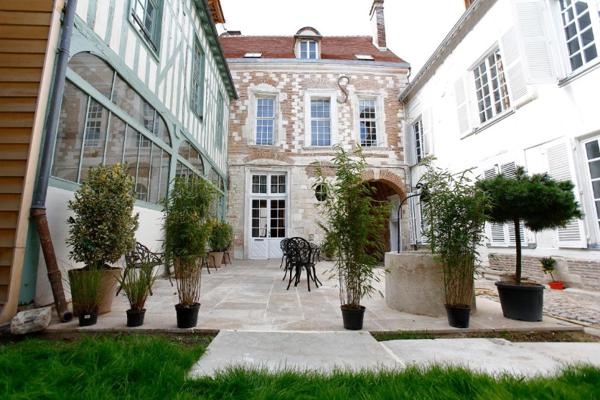 MAGNIFIQUE BATIEMENT DU 18EME SIECLE