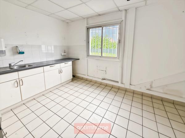 OPPORTUNITÉ D’IMPLANTATION COMMERCIALE – 1 707 M² + 250 STATIONNEMENTS