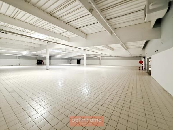 OPPORTUNITÉ D’IMPLANTATION COMMERCIALE – 1 707 M² + 250 STATIONNEMENTS