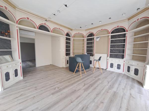 Immeuble à LE MELE-SUR-SARTHE, 61170 - 330m²
