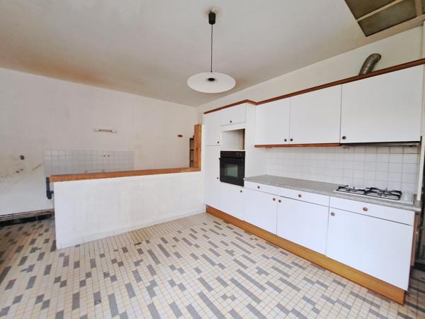 Immeuble à LE MELE-SUR-SARTHE, 61170 - 330m²