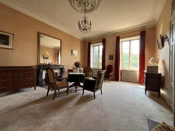 Maison 192 240 € Confolens 10 p 375 m² DPE C