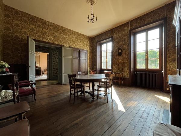 Maison 192 240 € Confolens 10 p 375 m² DPE C
