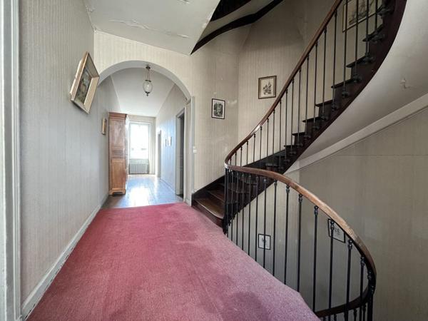 Maison 192 240 € Confolens 10 p 375 m² DPE C