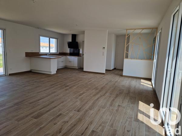 Maison à vendre 5 pièces 134 m² Échillais