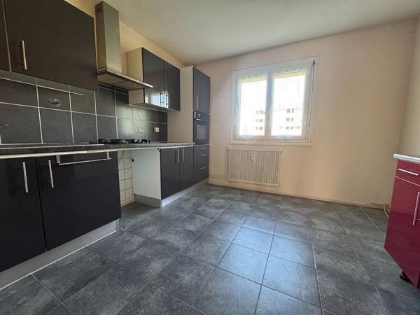 APPARTEMENT  3 PIECES RDC  2 BALCONS 60 M² CAVE PARKING PRIVATIF LURE
